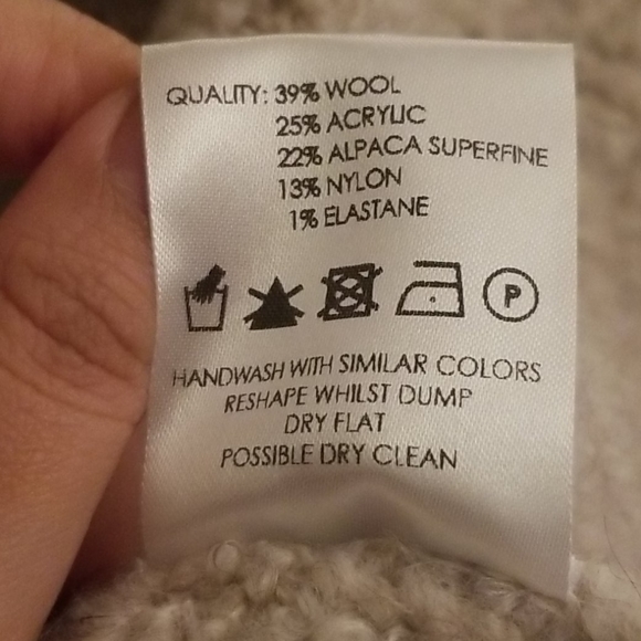 HOLZWEILER Barlind Oversized Turtleneck Sweater - Picture 14 of 16